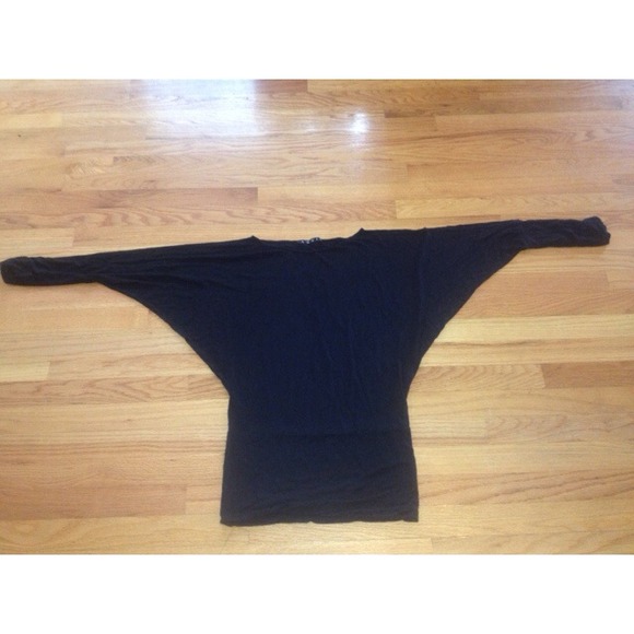🚫SOLD🚫black batwing sleeve top