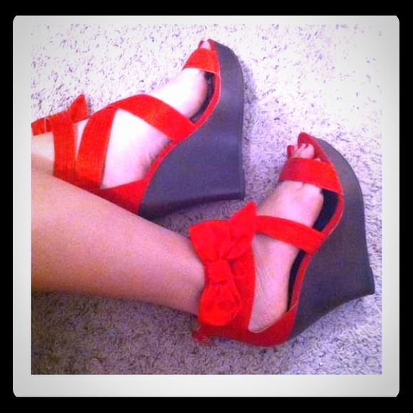Hold fir smixon11Charlotte Russe wedges