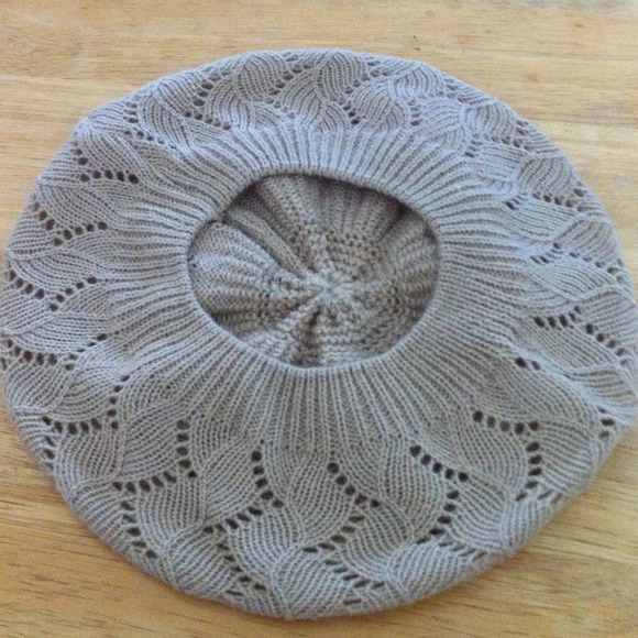 🚫TRADED🚫 Tan beanie hat - Picture 2 of 2