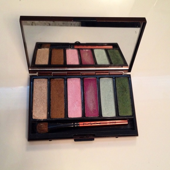 MAC eyeshadow palette