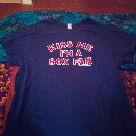 Cute Red Sox shirt in navy