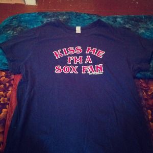 Cute Red Sox shirt in navy