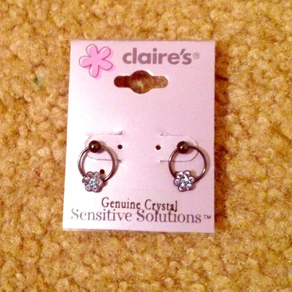 Earrings - Picture 1 of 2