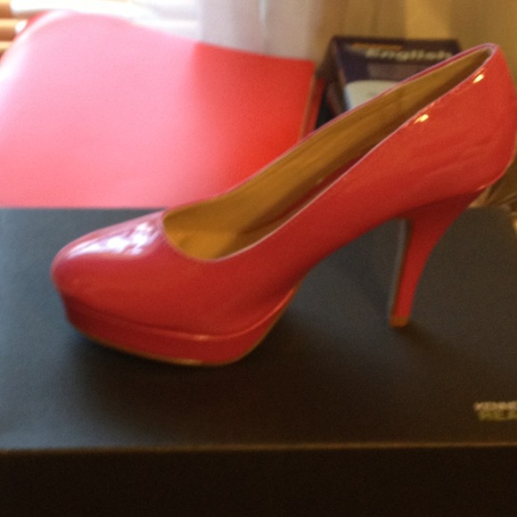 Kenneth Cole Pumps - Picture 1 of 1