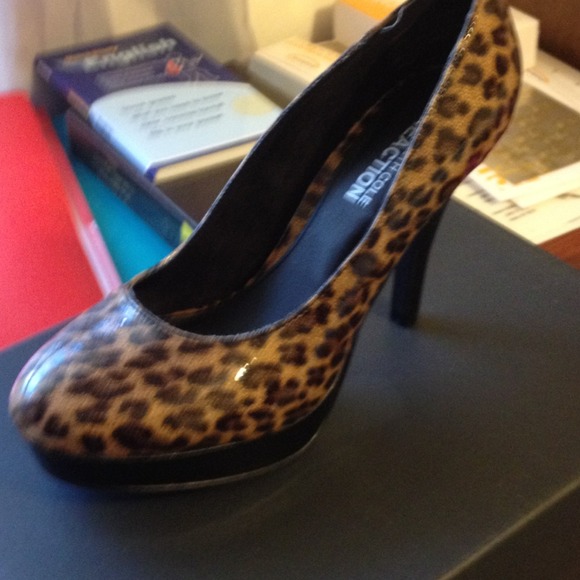 Kenneth Cole Pumps - Picture 1 of 2