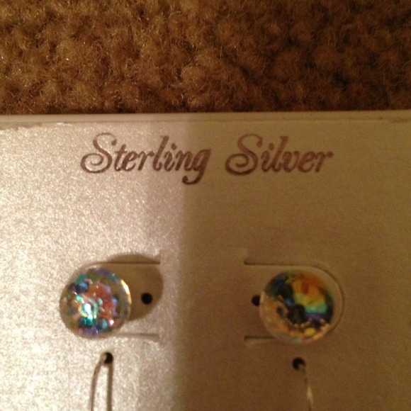 Earrings - Picture 2 of 3