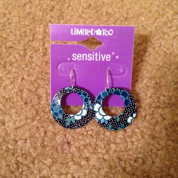 Earrings - Picture 1 of 1