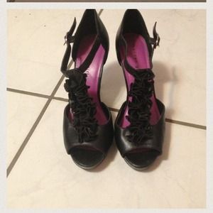 Cute black heels 👠