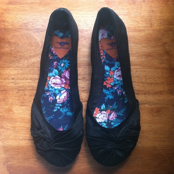 Whirlpool Fabric Black Rocketdog Flats (size 9)