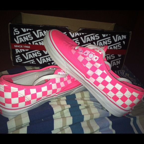 💲SOLD💲Neon pink checked vans!