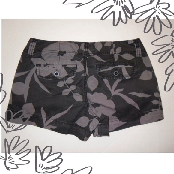 Old Navy Floral Shorts - Picture 2 of 4