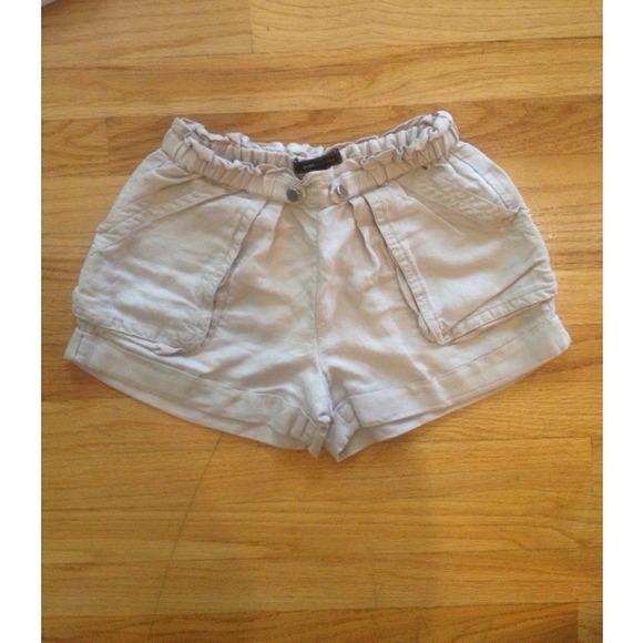 ❌Sold❌khaki BCBG linen shorts