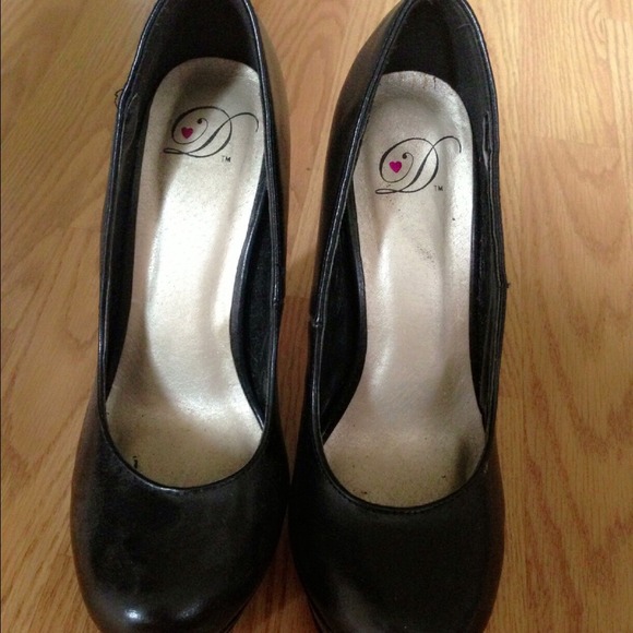 TRADED Black high heels - Picture 2 of 4