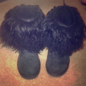 Black sheepskin cuff uggs