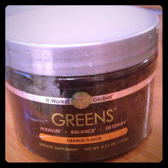 RESERVED🎉ItWorks Greens NEW