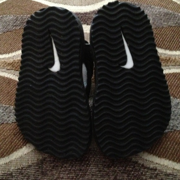 Shoes - Picture 2 of 4