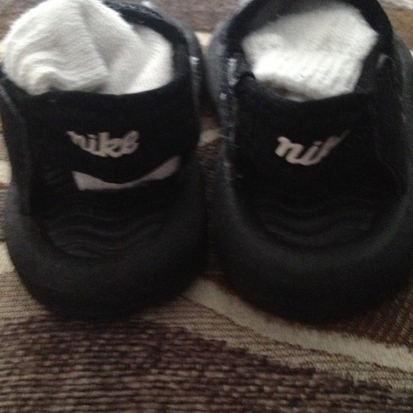Shoes - Picture 3 of 4