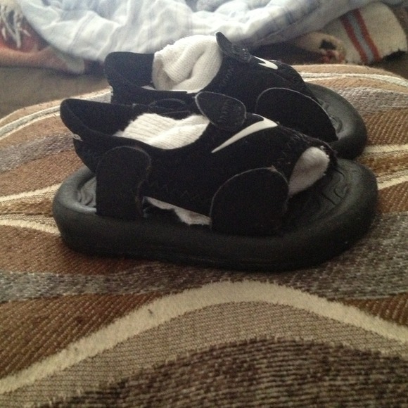 Shoes - Picture 4 of 4