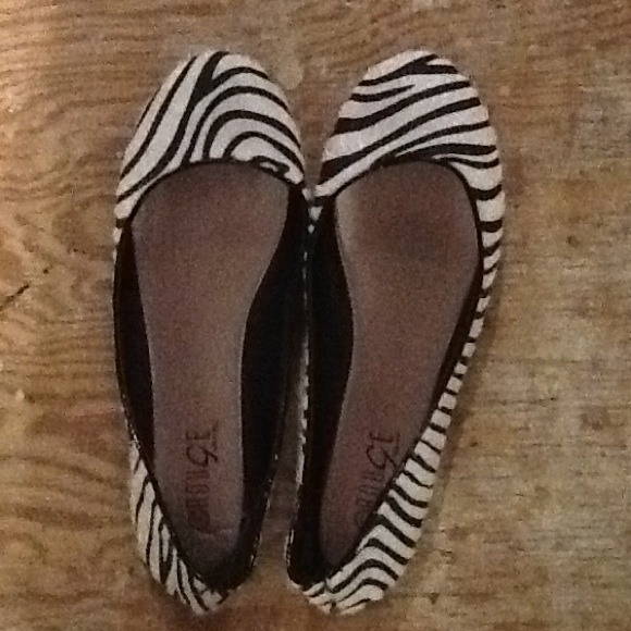 Zebra print flats