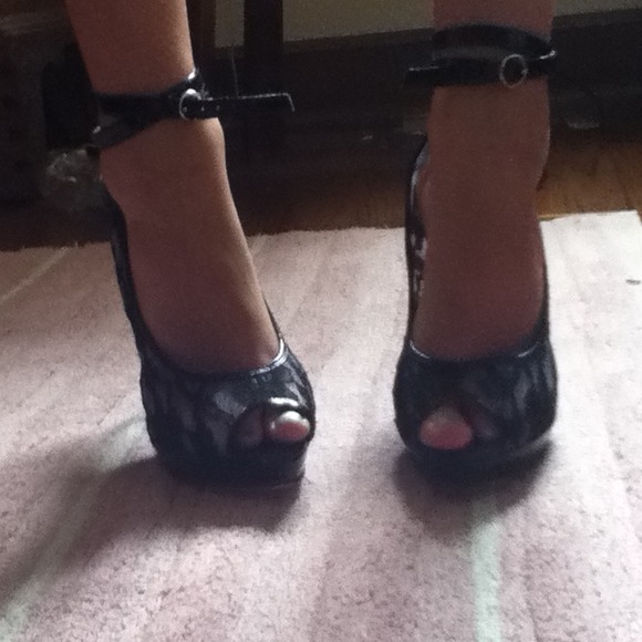 Heels - Picture 3 of 4