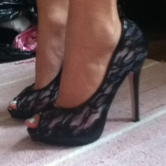Heels - Picture 4 of 4