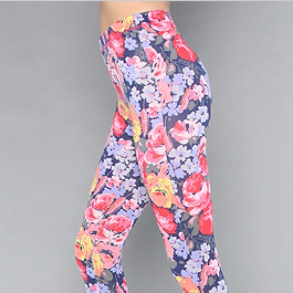 SOLD! 💜💙💚 Betsey Johnson Floral Leggings NWOT - Picture 3 of 4