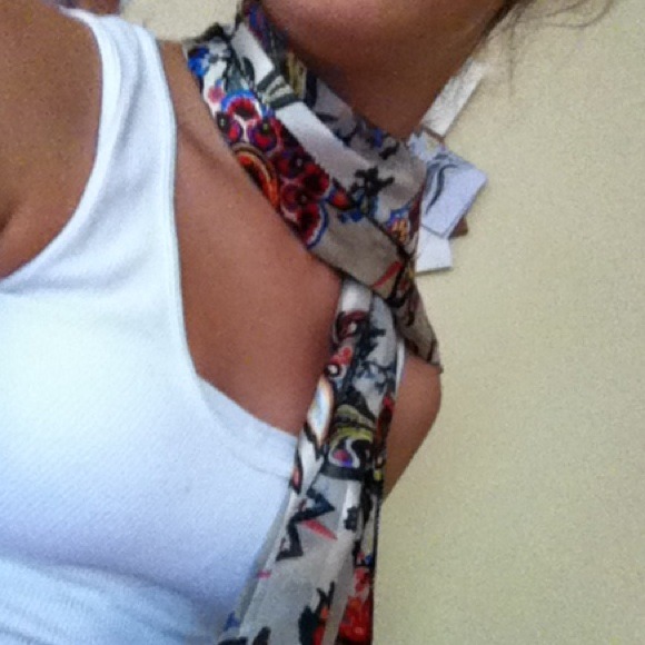 Scarf - Picture 3 of 4