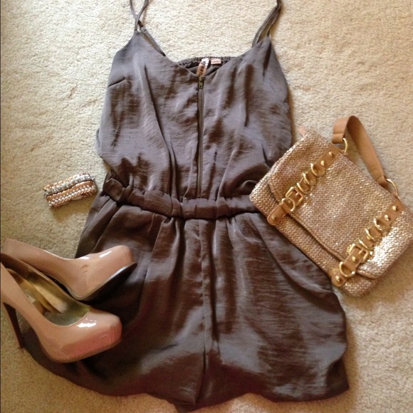 🚫SOLD🚫Eyeshadow Loose-Fitting Polyester Romper - Picture 2 of 4