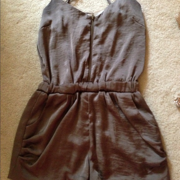 🚫SOLD🚫Eyeshadow Loose-Fitting Polyester Romper - Picture 4 of 4