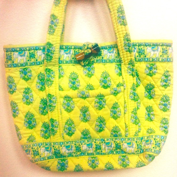 ❤SOLD❤Vera Bradley Retired Print Small Handbag
