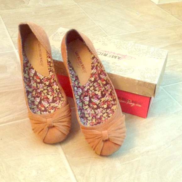 New Lower Price!!!!   American Rag Low Wedges