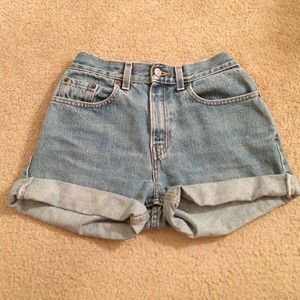 Light wash Levi high waisted shorts