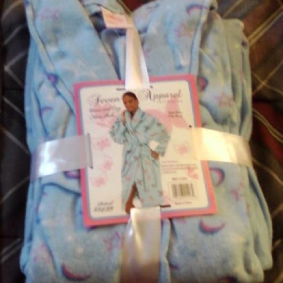 Robe - Picture 1 of 1