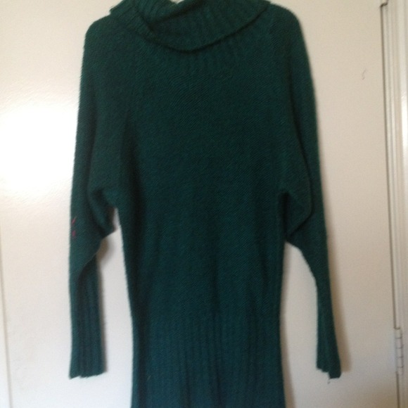 Decree sweater