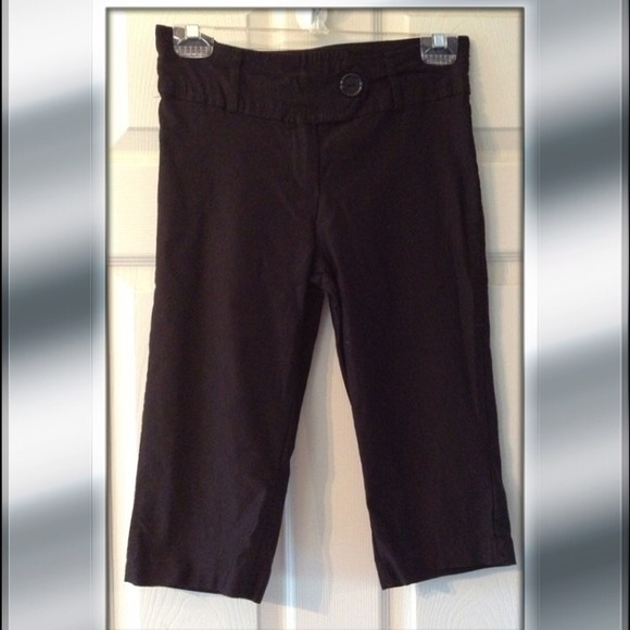 🌊Black knee length capris🌊 - Picture 1 of 1