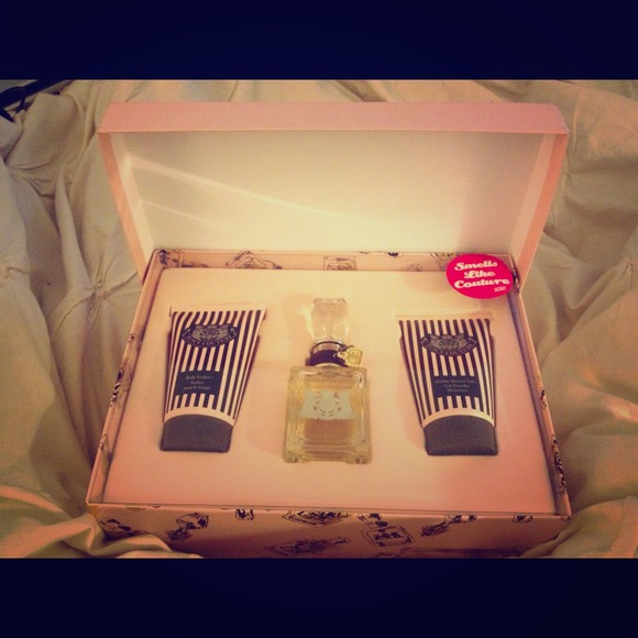 **REDUCED! $40** Juicy Couture Fragrance Set.