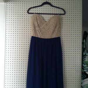 Super cute strapless maxi dress!! 🎀