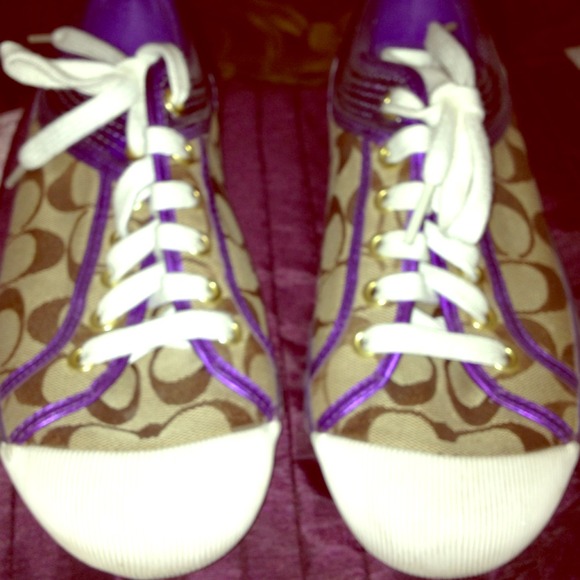 Coach snickers! - Picture 1 of 2