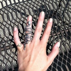 Beautiful unique snake ring!