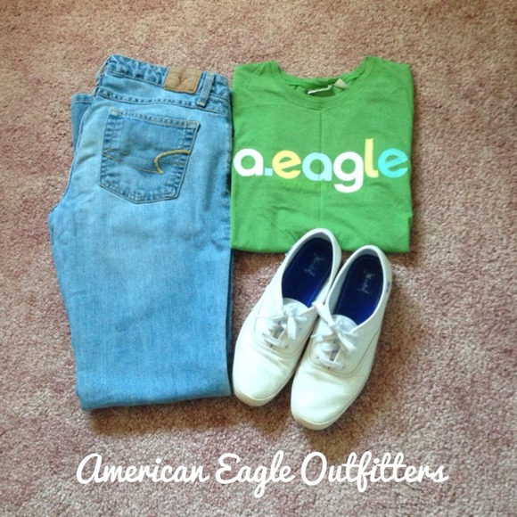 American Eagle Outfitters Tops - American Eagle Outfitters Graphic Tee