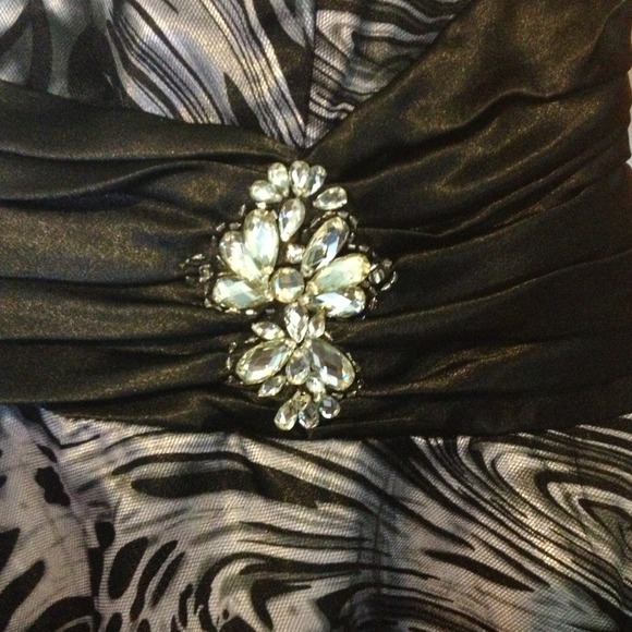 Dress - Picture 2 of 4