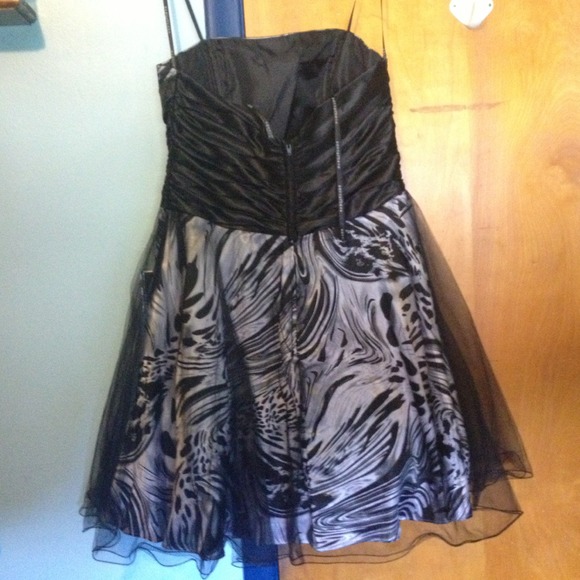 Dress - Picture 3 of 4