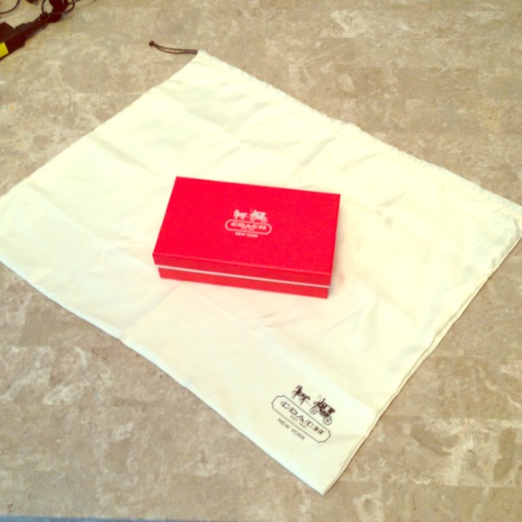 HOLDAuthentic Red Coach Gift Box & Large Duster