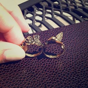 Super cute, double finger ring