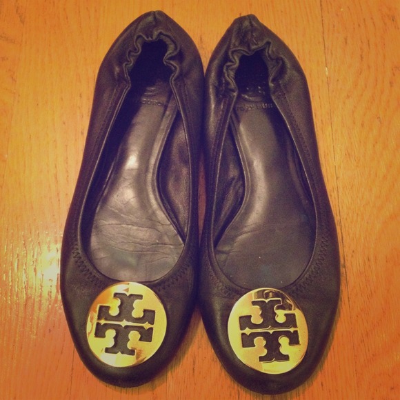 Classic black leather flats w/ Tory Burch logo
