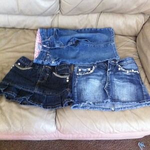 Bundle of 2 skirts and 1 Capri for girl