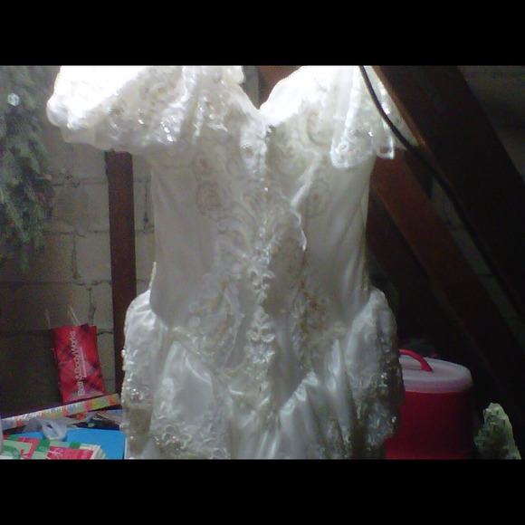 Wedding dress - Picture 1 of 3