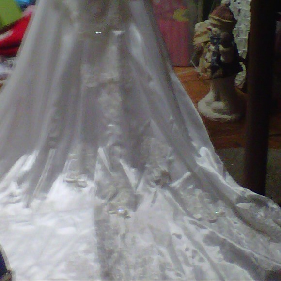 Wedding dress - Picture 3 of 3