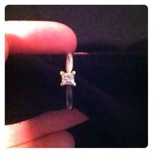 Diamond engagement ring in white gold size 7