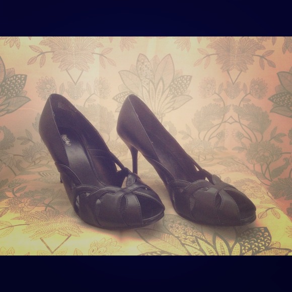Sexy black heels!!